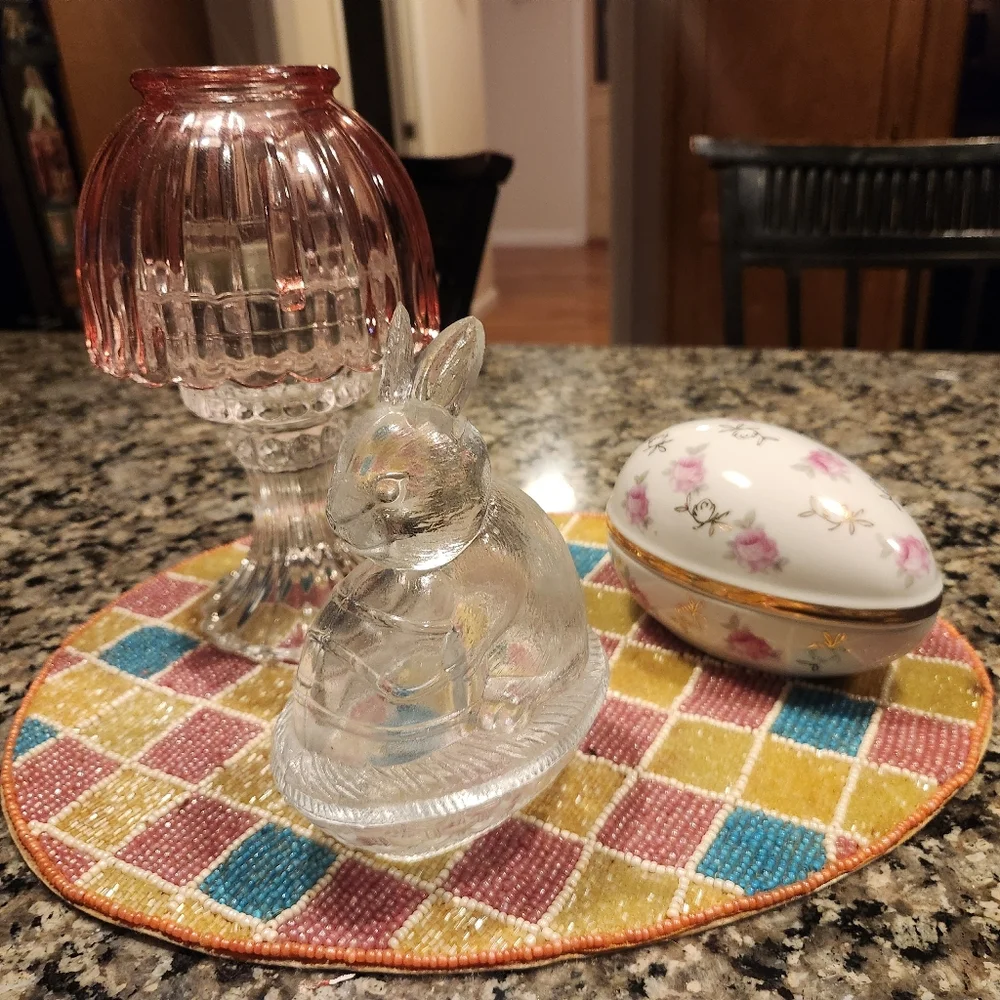 Pressed Glass Bunny On A Nest Easter Candy Dish / Trinket Dish